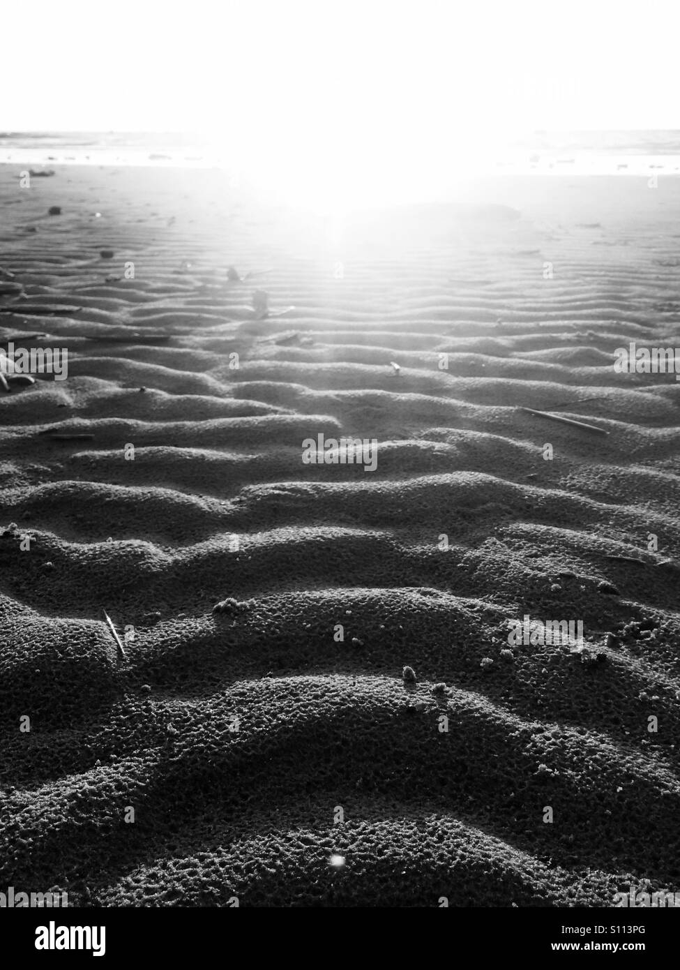 Kräuselt sich Sand in der Sonne Stockfoto