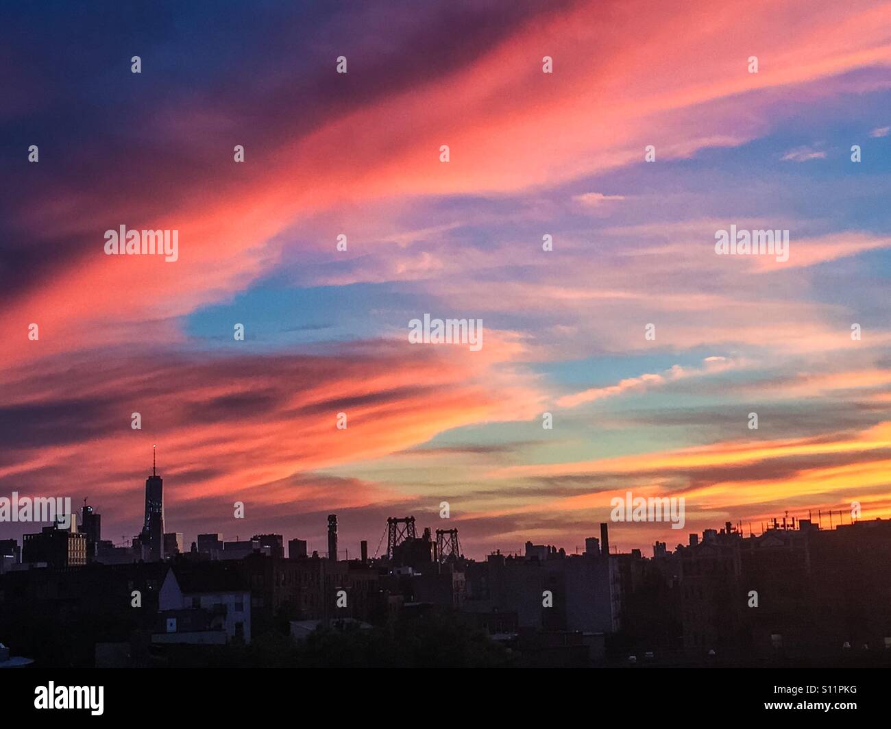 Herrlichen Sonnenuntergang auf New York City von Williamsburg, Brooklyn. - Smartphone-aufgenommenes Stockfoto