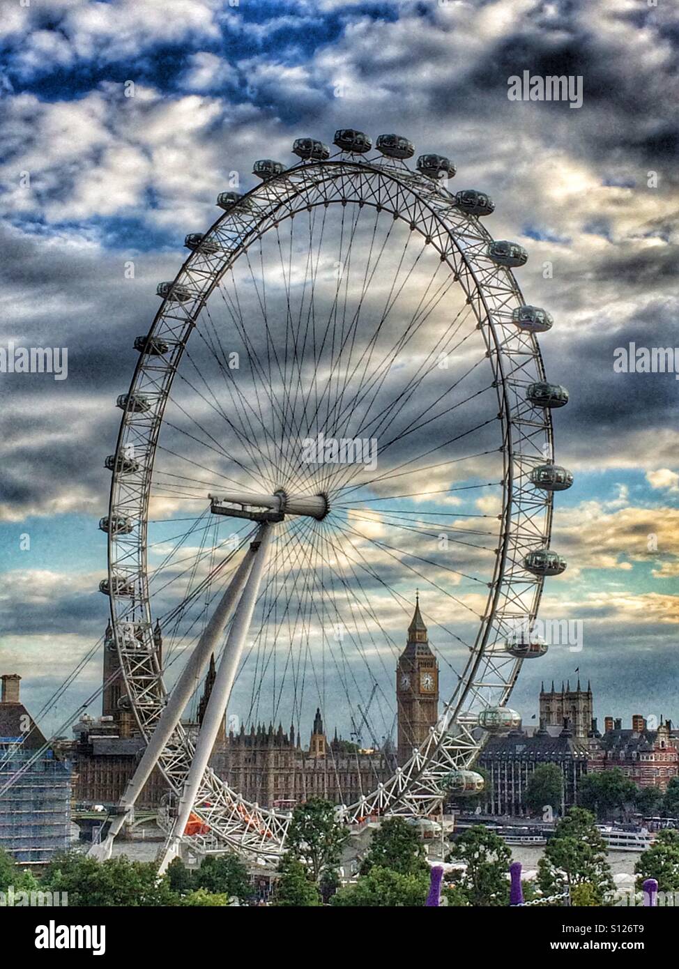 Das London Eye und den Houses of Parliament, Big Ben, London einschließlich Stockfoto