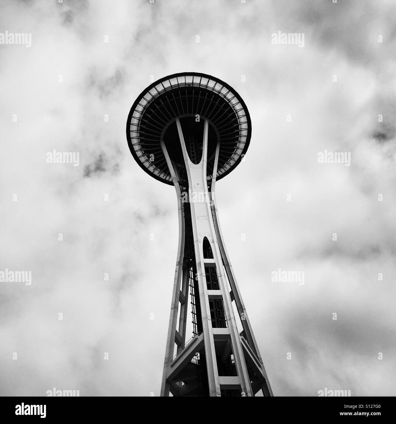 Nach oben auf die Space Needle. Seattle, Washington USA. - Smartphone-aufgenommenes Stockfoto