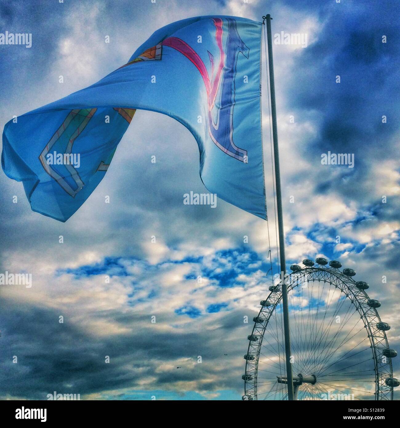 Eine Liebe Festival-Flagge und das London Eye Stockfoto