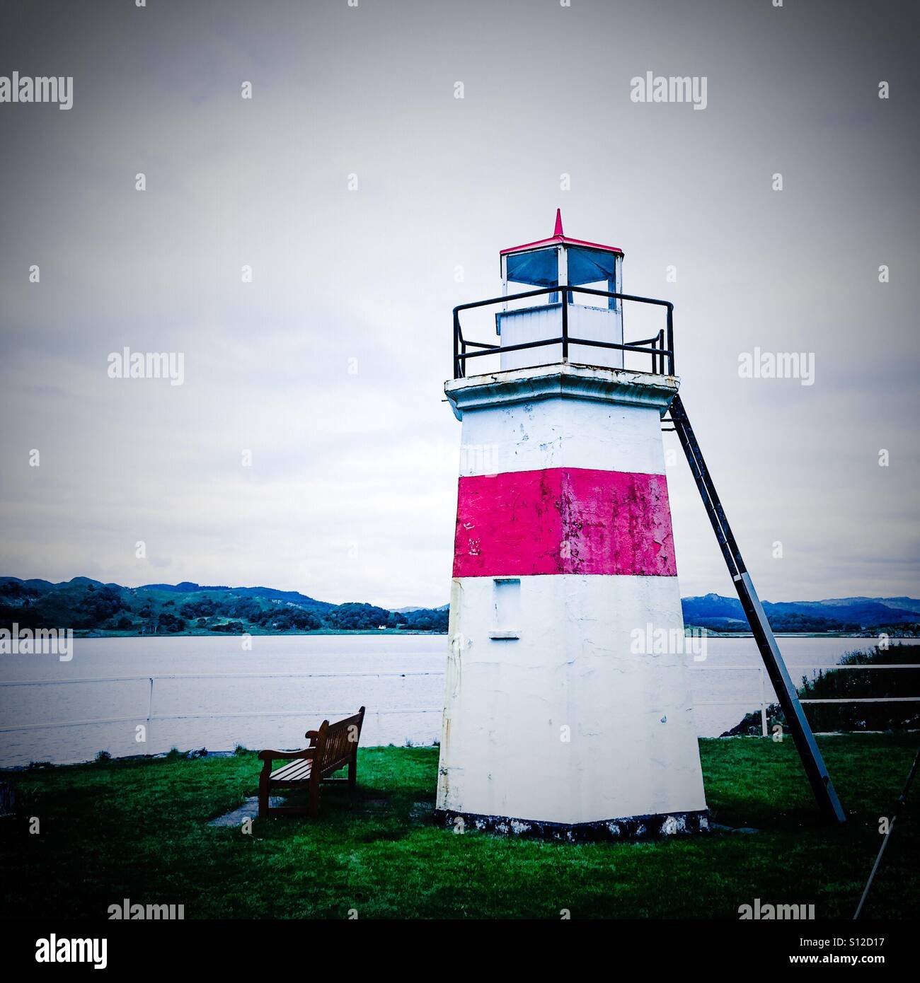 Leuchtturm am Crinan Canal in Argyll und Bute Schottland - Smartphone-aufgenommenes Stockfoto