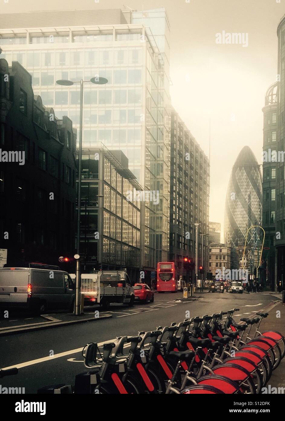 Skyline von London und Verkehr Stockfoto