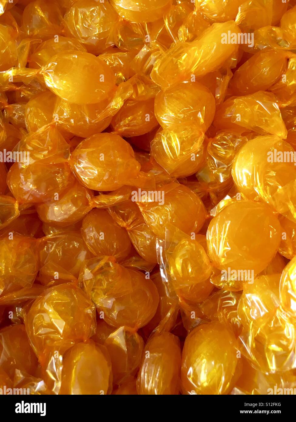 Butterbonbon süßigkeiten -Fotos und -Bildmaterial in hoher Auflösung – Alamy