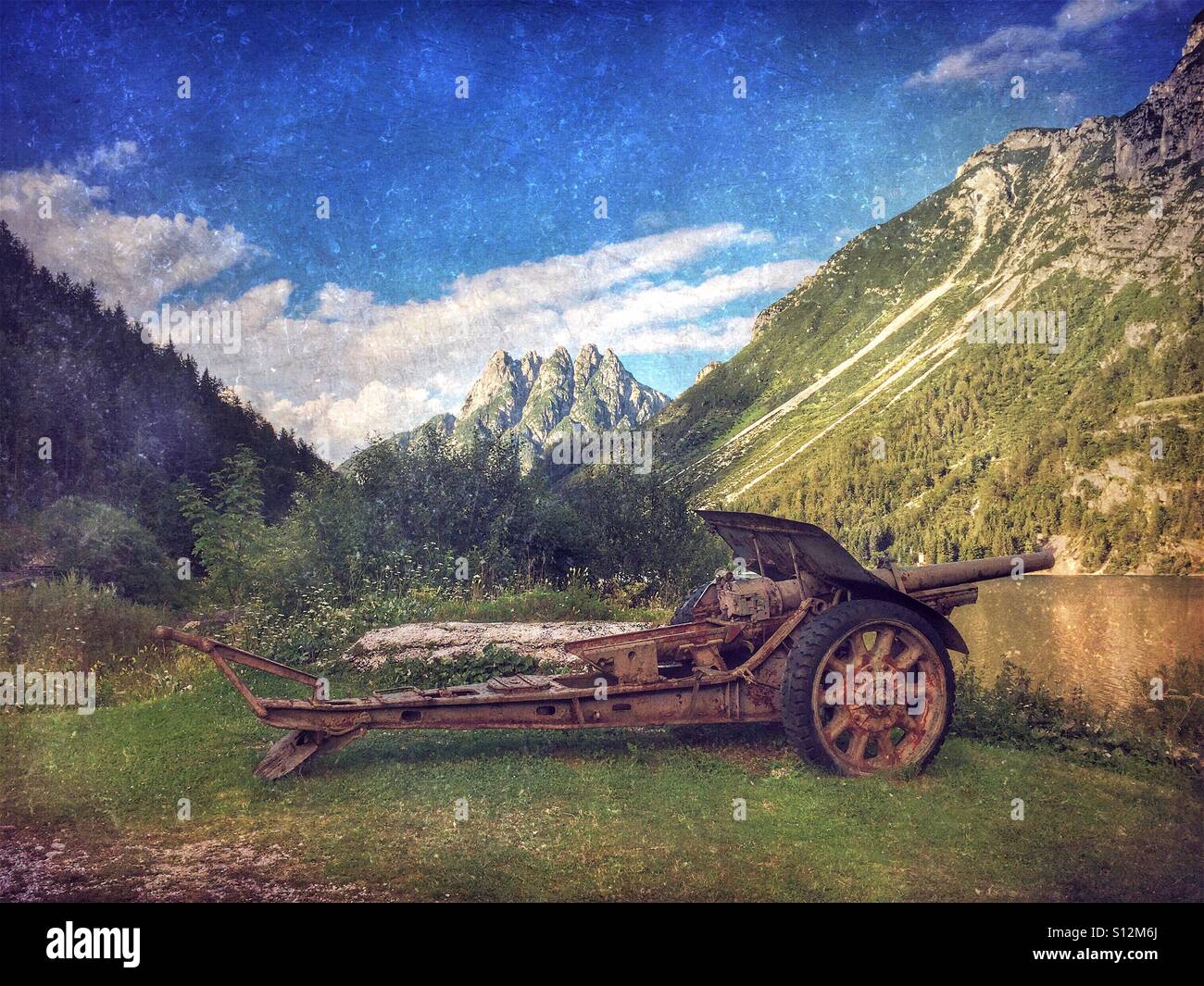 Weltkrieg, die ich in der Nähe von Lago del Predil, Italien Kanone Stockfoto
