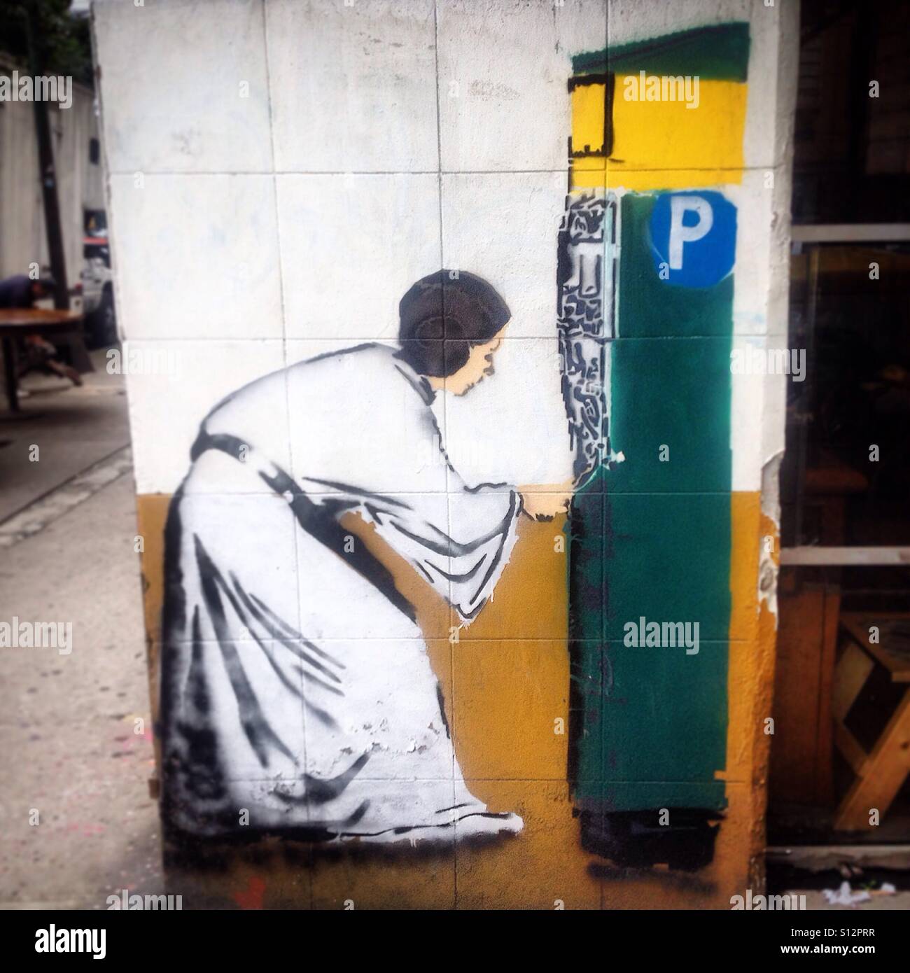 Ein Wandbild von Prinzessin Leia aus Star Wars Film auf der Suche nach Geld  in eine Parkplatz-Maschine ziert eine Wand in Colonia Roma, Mexiko-Stadt,  Mexiko Stockfotografie - Alamy