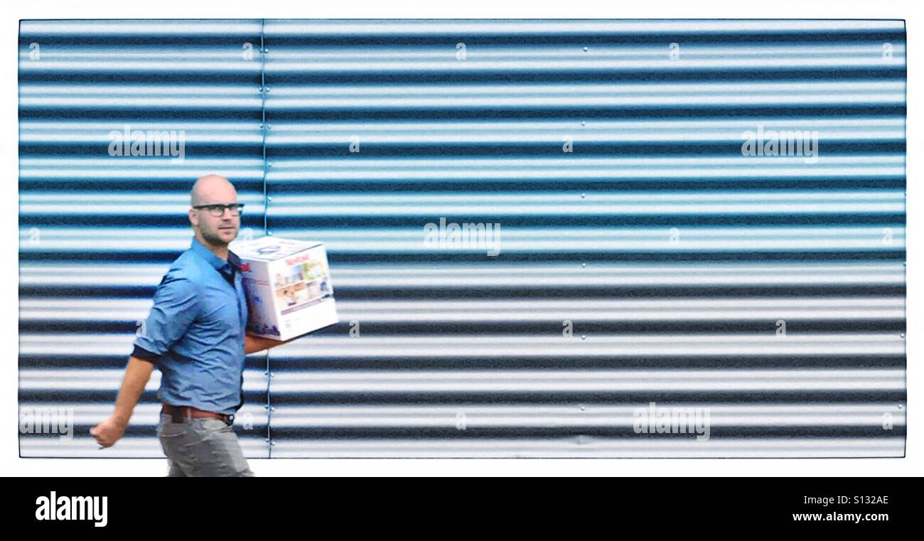 Lieferung - Smartphone-aufgenommenes Stockfoto