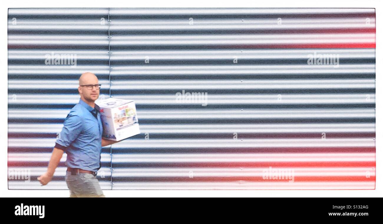 Lieferung - Smartphone-aufgenommenes Stockfoto