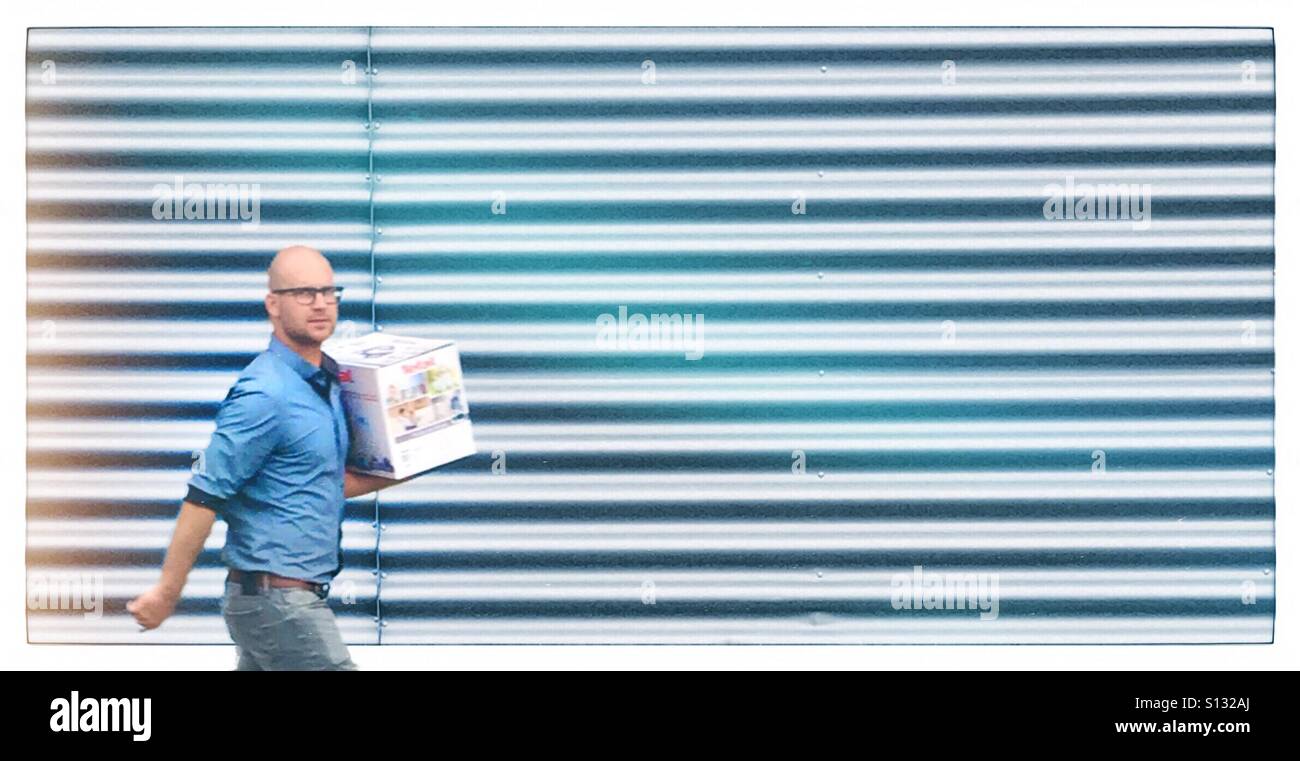 Lieferung - Smartphone-aufgenommenes Stockfoto