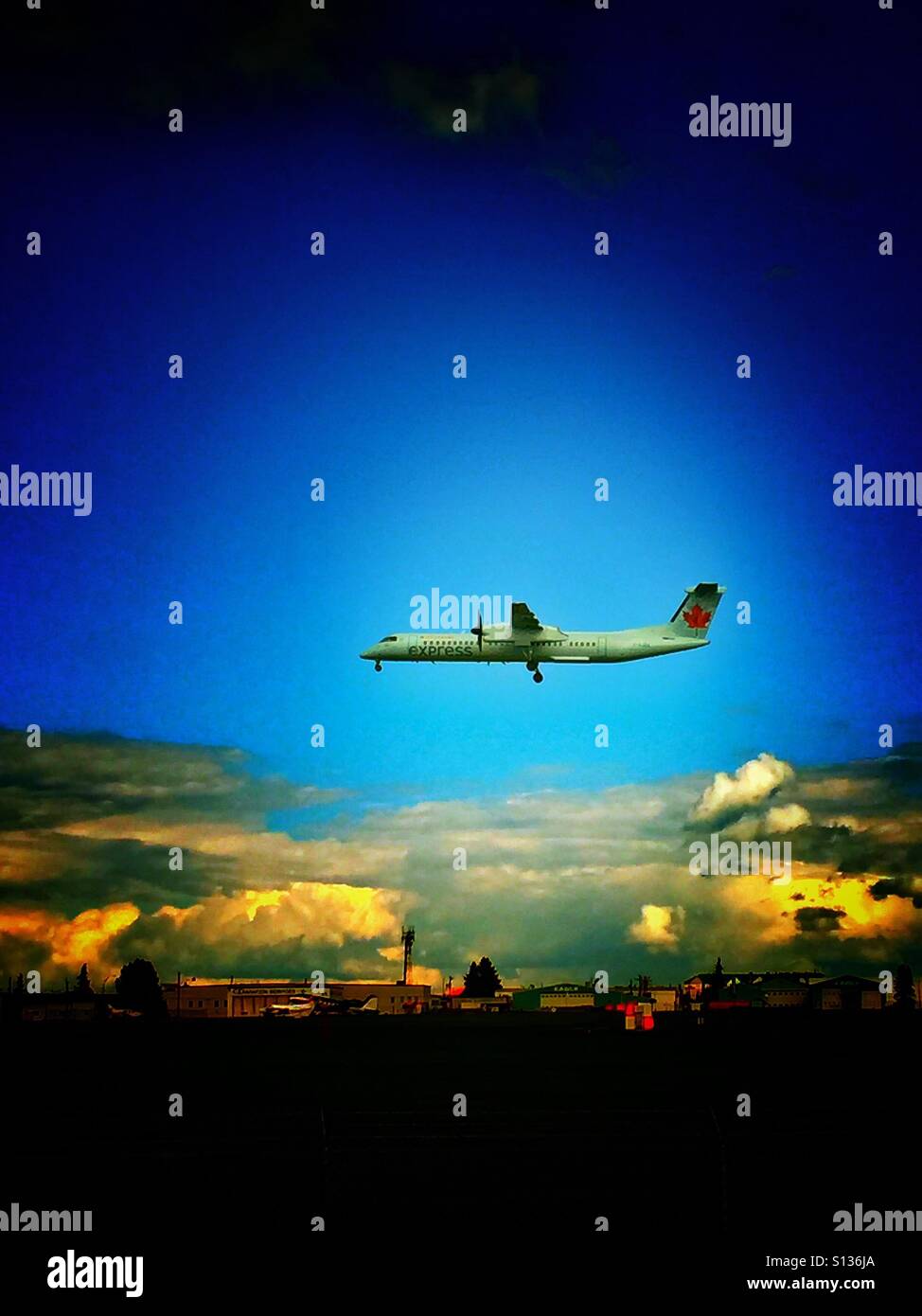 Landung am Calgary International Airport Stockfoto