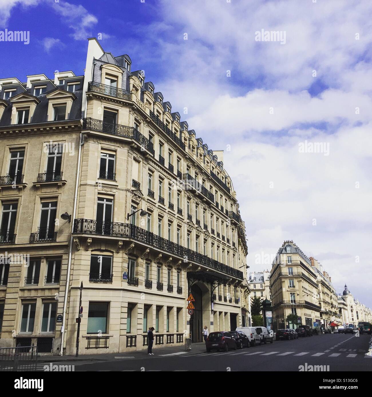 Straßenszene in Paris Frankreich - Smartphone-aufgenommenes Stockfoto