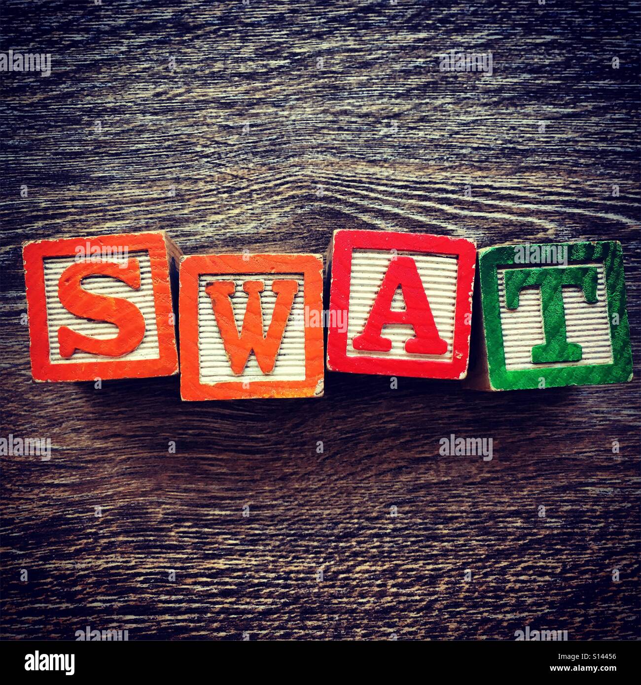 SWAT-Wort geschrieben mit Holz-Block schreiben Spielzeug Stockfoto