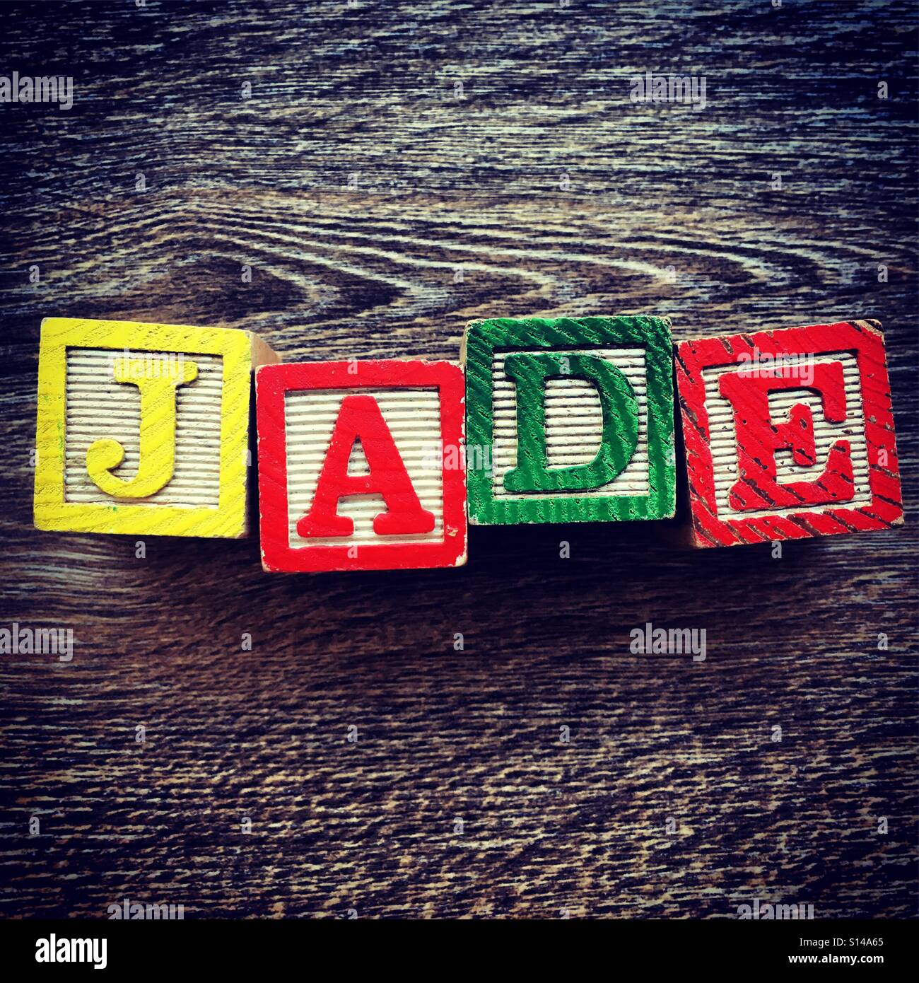 JADE-Wort mit Würfelblöcken aus Holz geschrieben - Smartphone-aufgenommenes Stockfoto