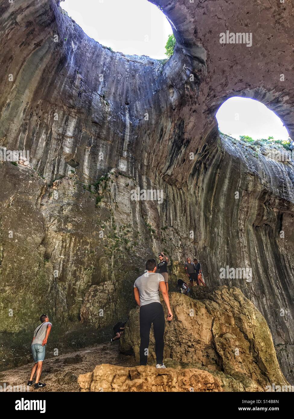 Die Augen Gottes Höhle in Bulgarien Stockfoto