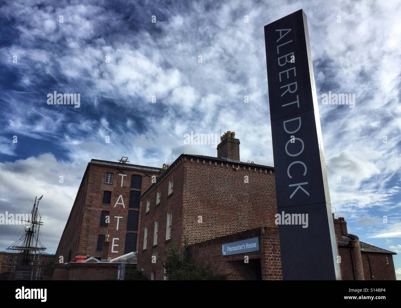 Tate Liverpool Kunstgalerie am Albert Dock, Liverpool, UK - Smartphone-aufgenommenes Stockfoto