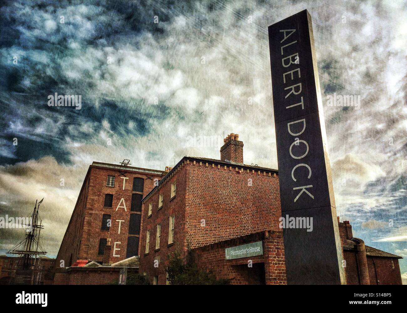 Tate Liverpool Kunstgalerie am Albert Dock, Liverpool, UK - Smartphone-aufgenommenes Stockfoto
