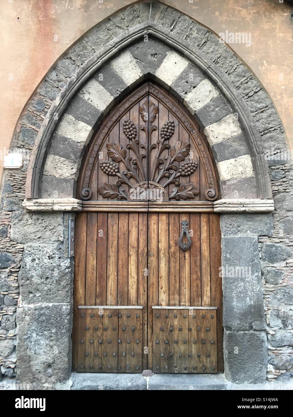 Arabischen Stil Tür, Adrano, Catania Grafschaft, Sizilien, Italien - Smartphone-aufgenommenes Stockfoto