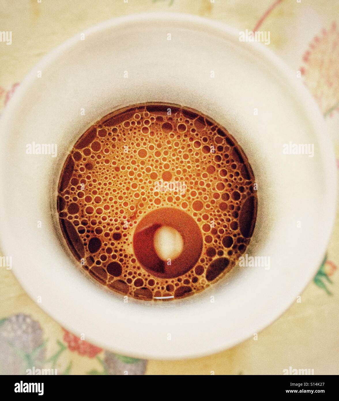 Bio-Kaffee mit Kokosnuss-Öl Stockfoto
