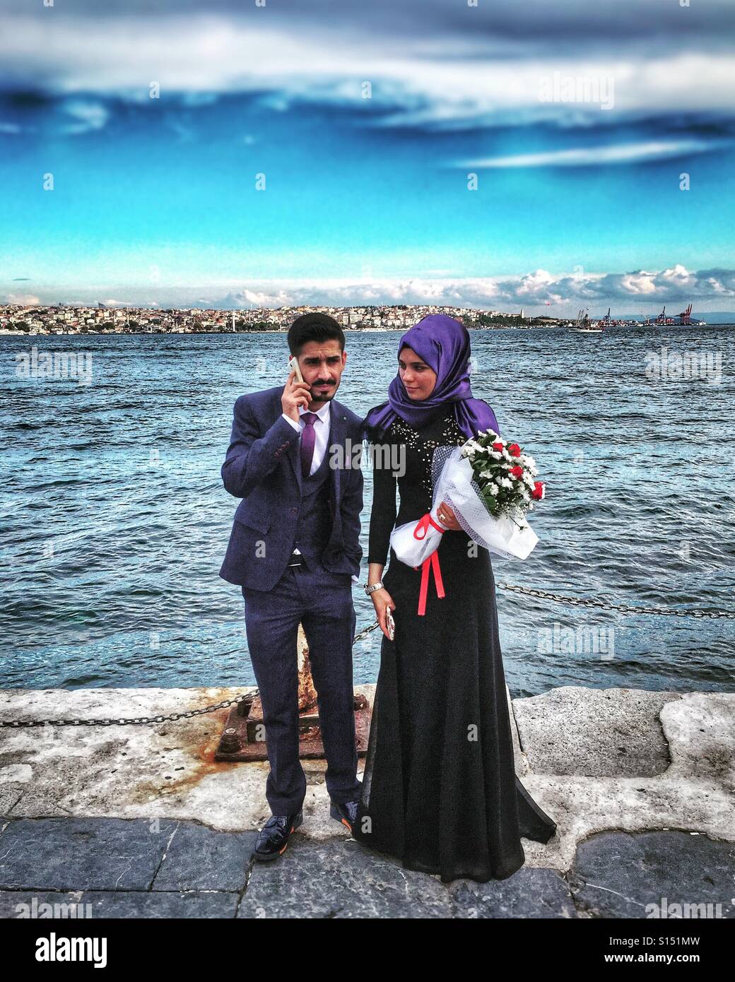 Brautpaar in Istanbul, Türkei - Smartphone-aufgenommenes Stockfoto