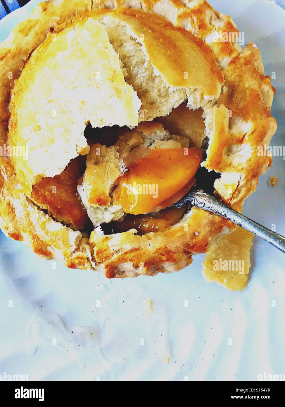 Einzelnen Pfirsich Torte - Smartphone-aufgenommenes Stockfoto