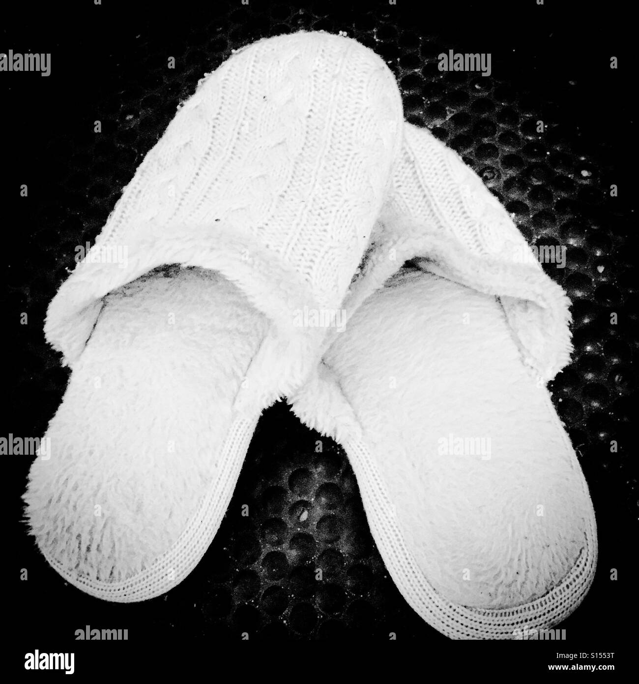 Handwerkliche Damenhausschuhe mit Sticken