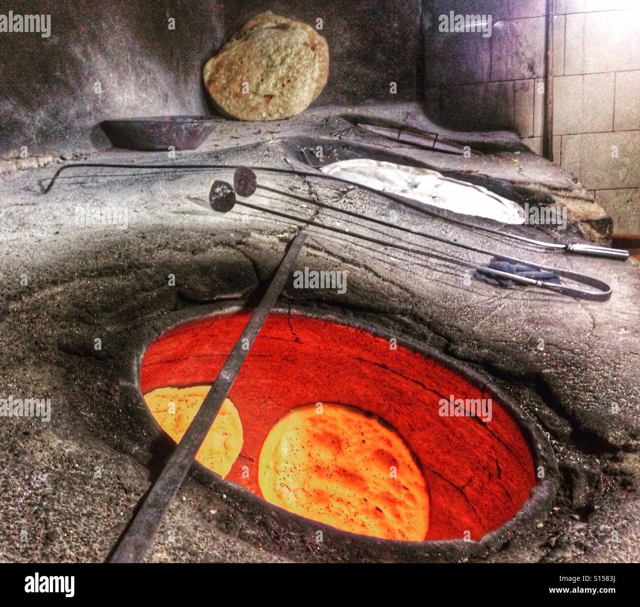 Tandoori Brot backen - Smartphone-aufgenommenes Stockfoto