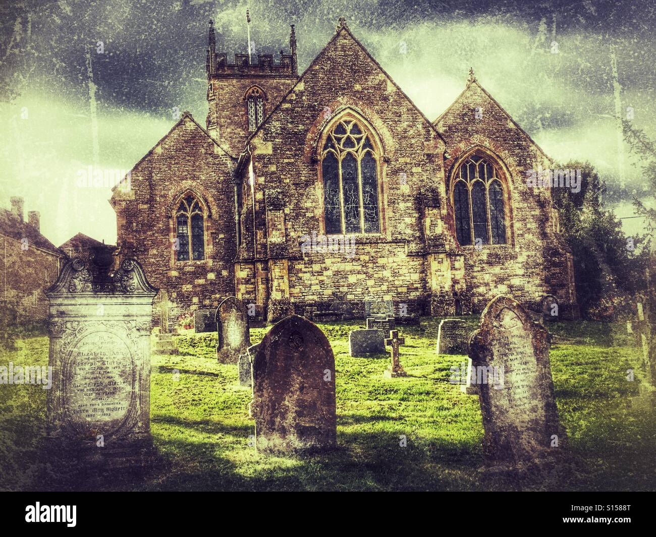 St. Nicholas Church und Friedhof, Henstridge, Somerset, England - Smartphone-aufgenommenes Stockfoto