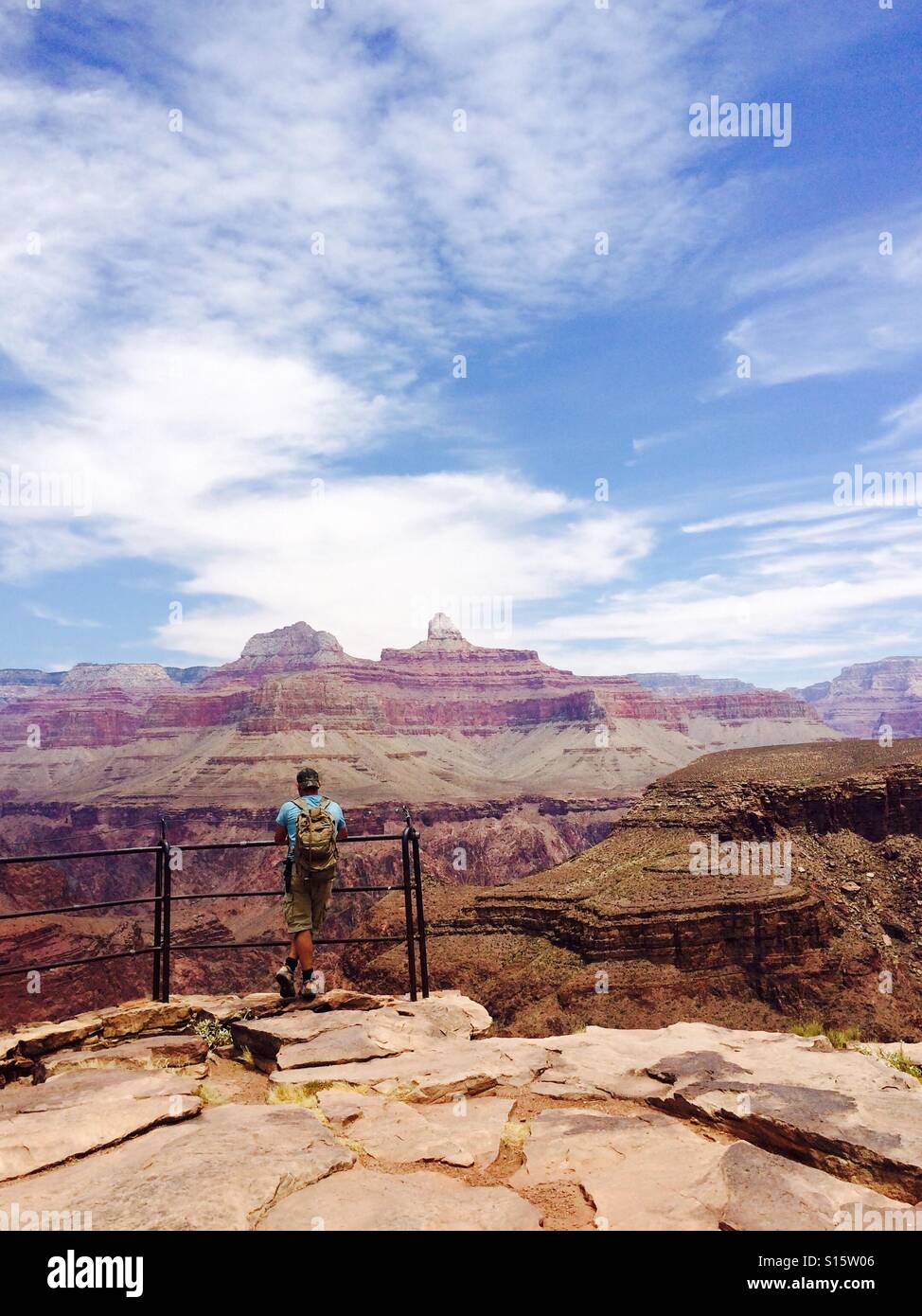 Mann mit Blick auf den Grand Canyon Stockfoto