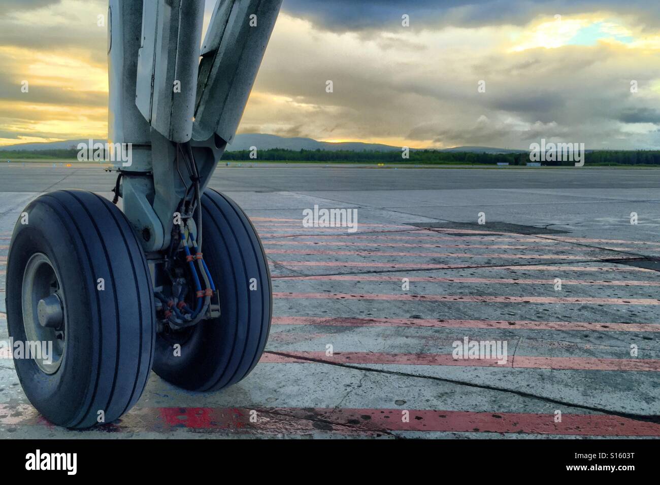 Aircraft Tyre Stockfotos und -bilder Kaufen - Alamy