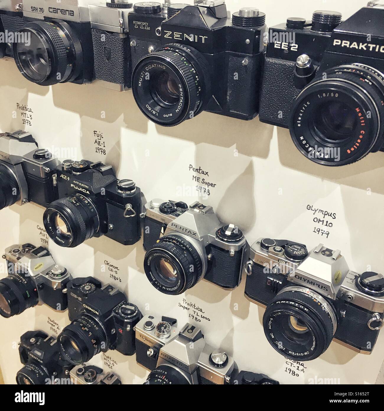 Vintage-Kameras auf dem Display Stockfoto