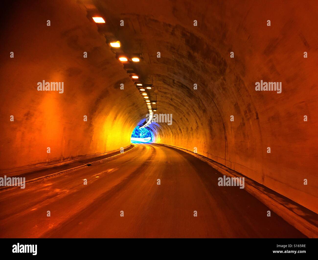 Tunnel-irgendwo Stockfoto