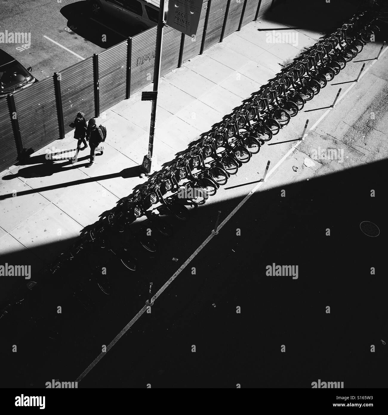 Fahrradverleih in den Schatten Stockfoto