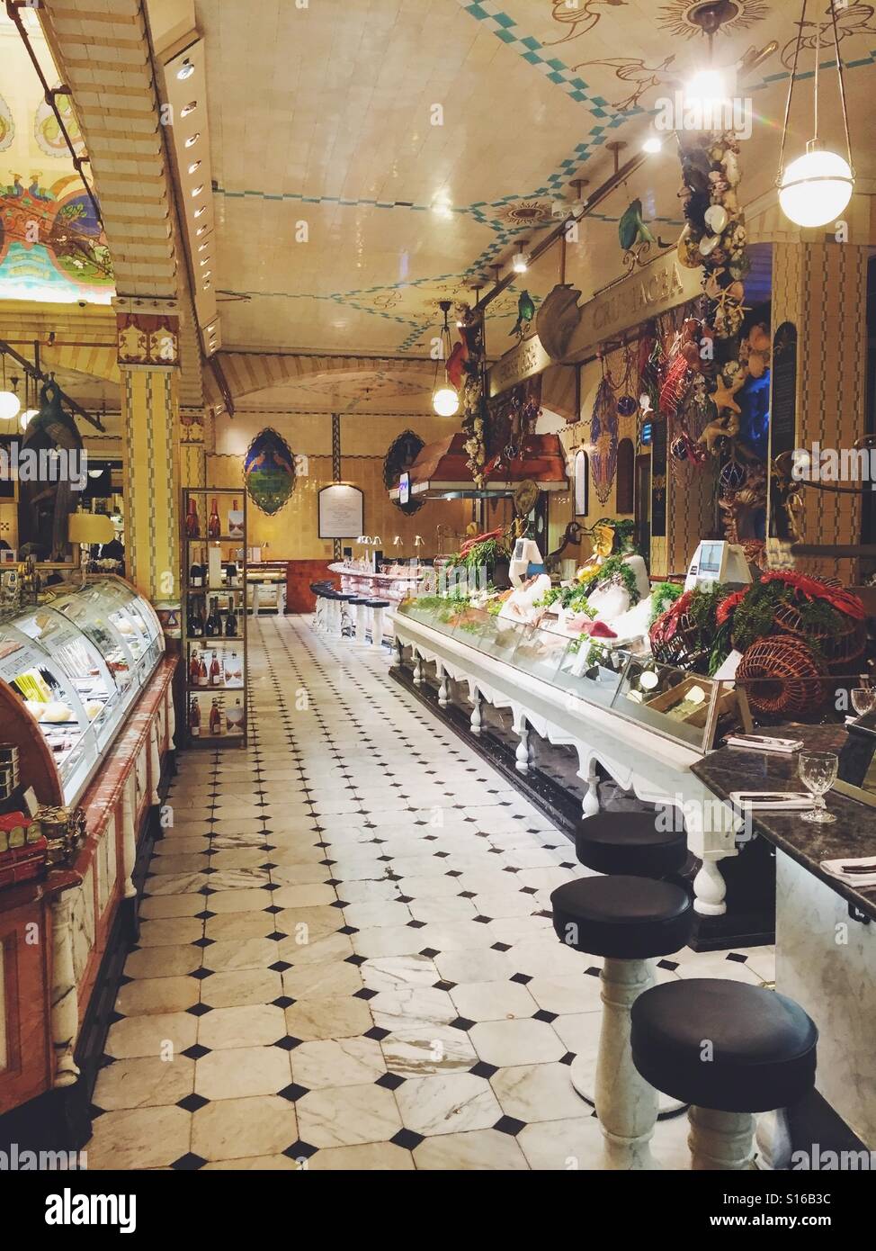 Interieur von Harrods in London UK speichern Stockfoto, Bild ... Interieur von Harrods in London UK speichern Stockfoto, Bild ...