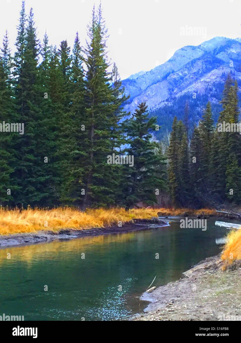 Vermillion Seen und den kanadischen Rocky Mountains, Banff National Park, Albert, Kanada - Smartphone-aufgenommenes Stockfoto