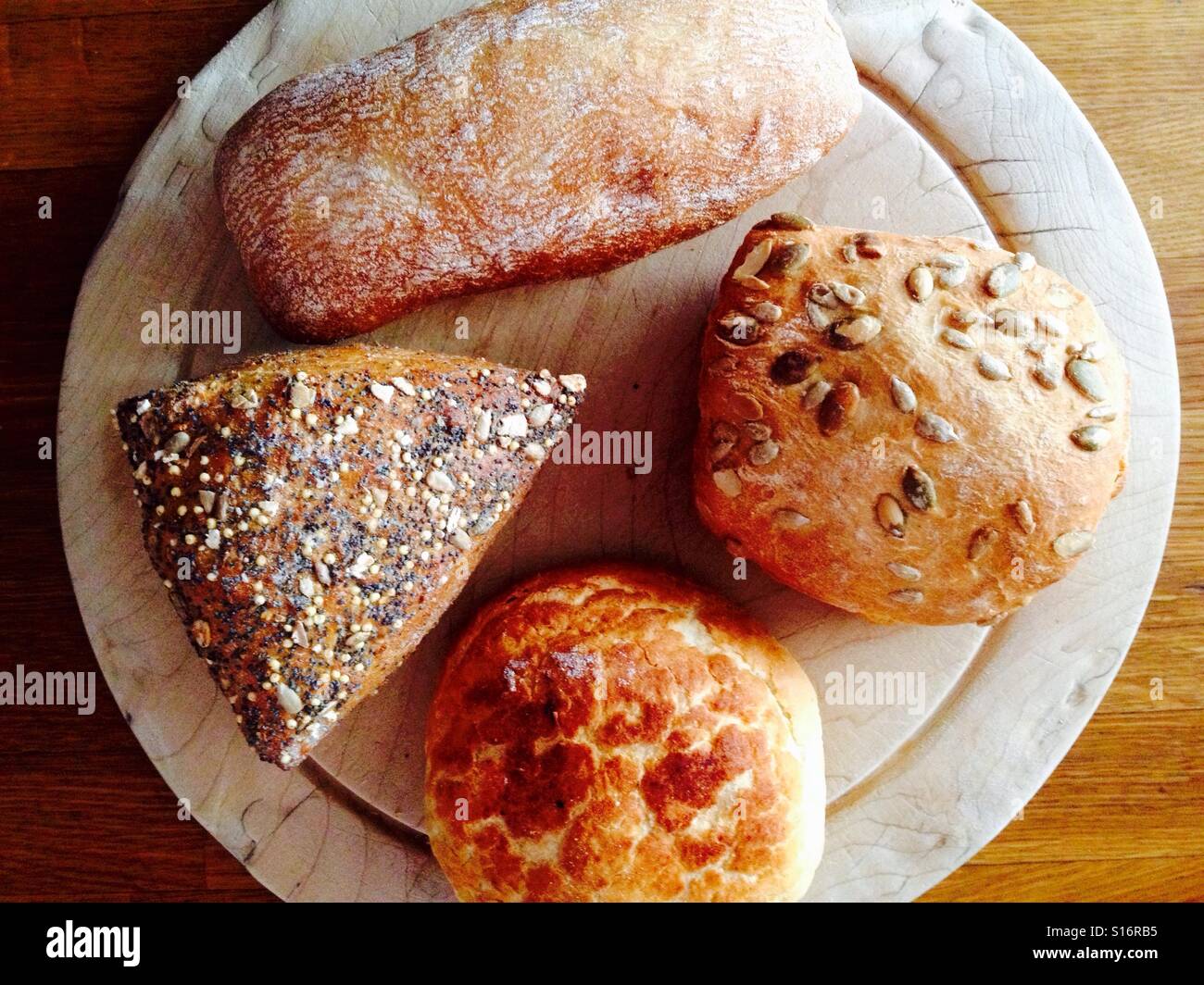 Auswahl an Brötchen - Smartphone-aufgenommenes Stockfoto