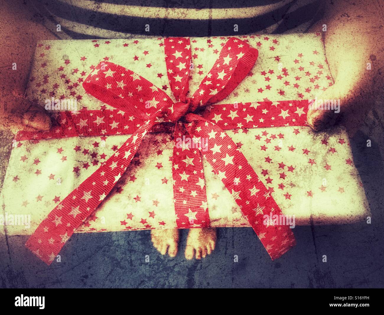 Weihnachtsgeschenk - Smartphone-aufgenommenes Stockfoto