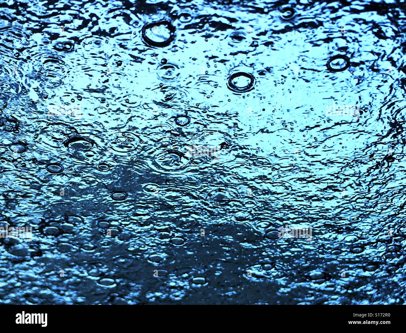 Ertrinken. - Smartphone-aufgenommenes Stockfoto