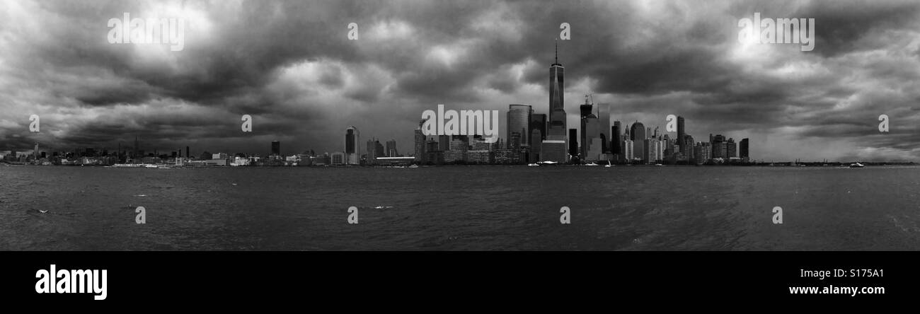 Schwarzen & weißen Pano Bild von der Insel von Manhattan Stockfoto