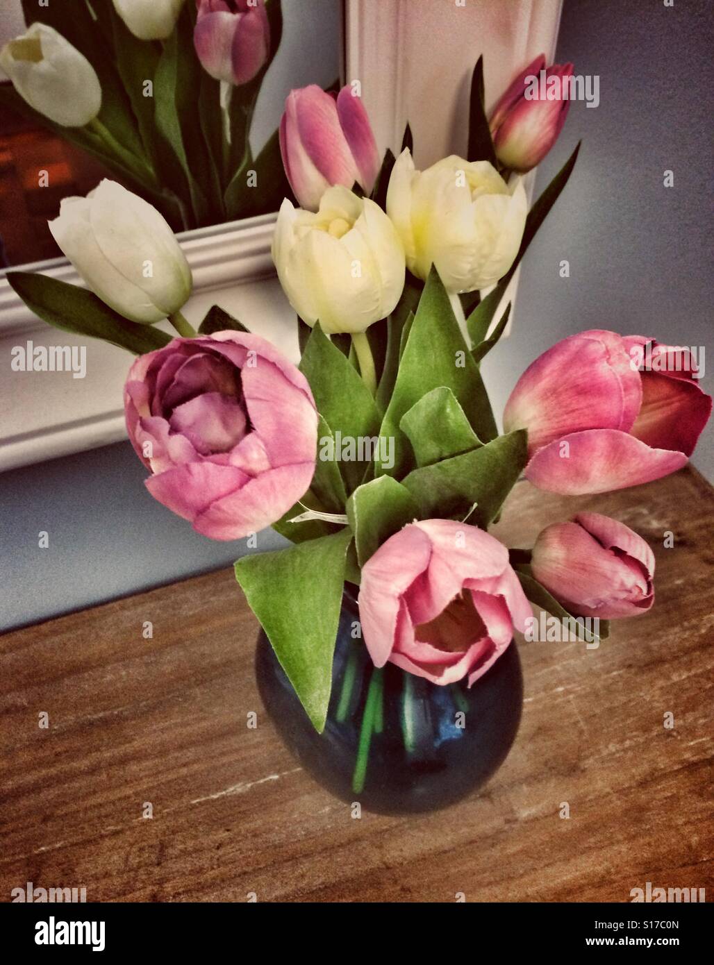 Vase mit Tulpen Stockfoto