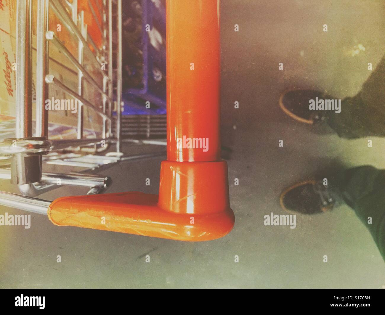 Einkaufen gegangen - Smartphone-aufgenommenes Stockfoto