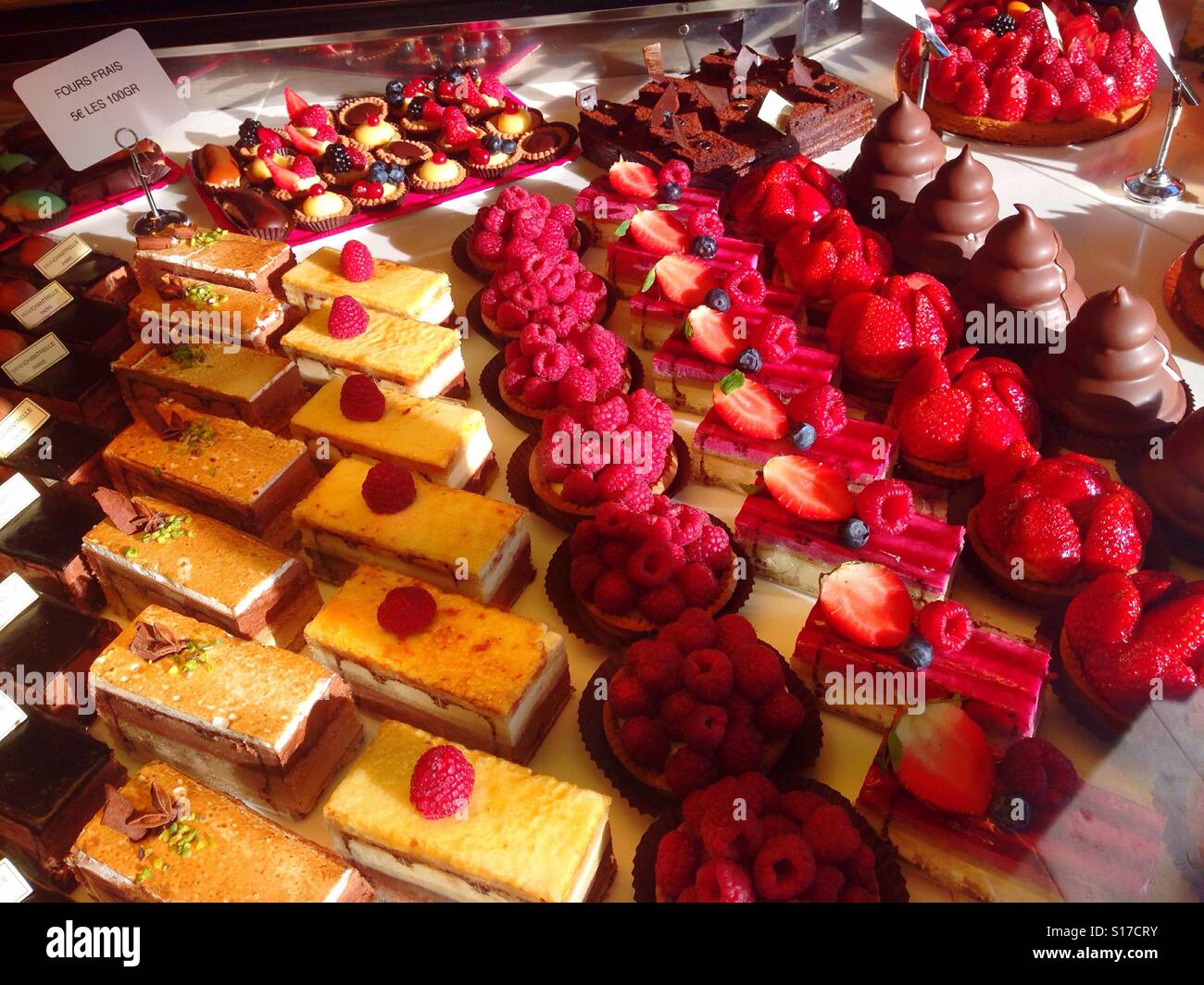 Paris, Frankreich, Französisch Bäckerei Gebäck auf dem display Stockfoto