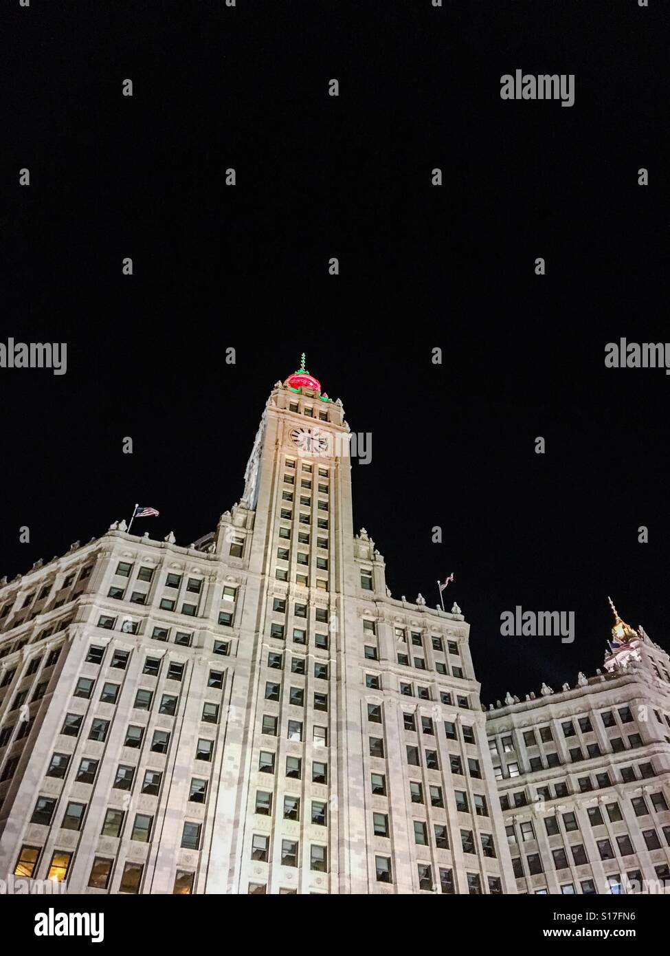 Wrigley Building in der Nacht in Chicago, Illinois Stockfoto