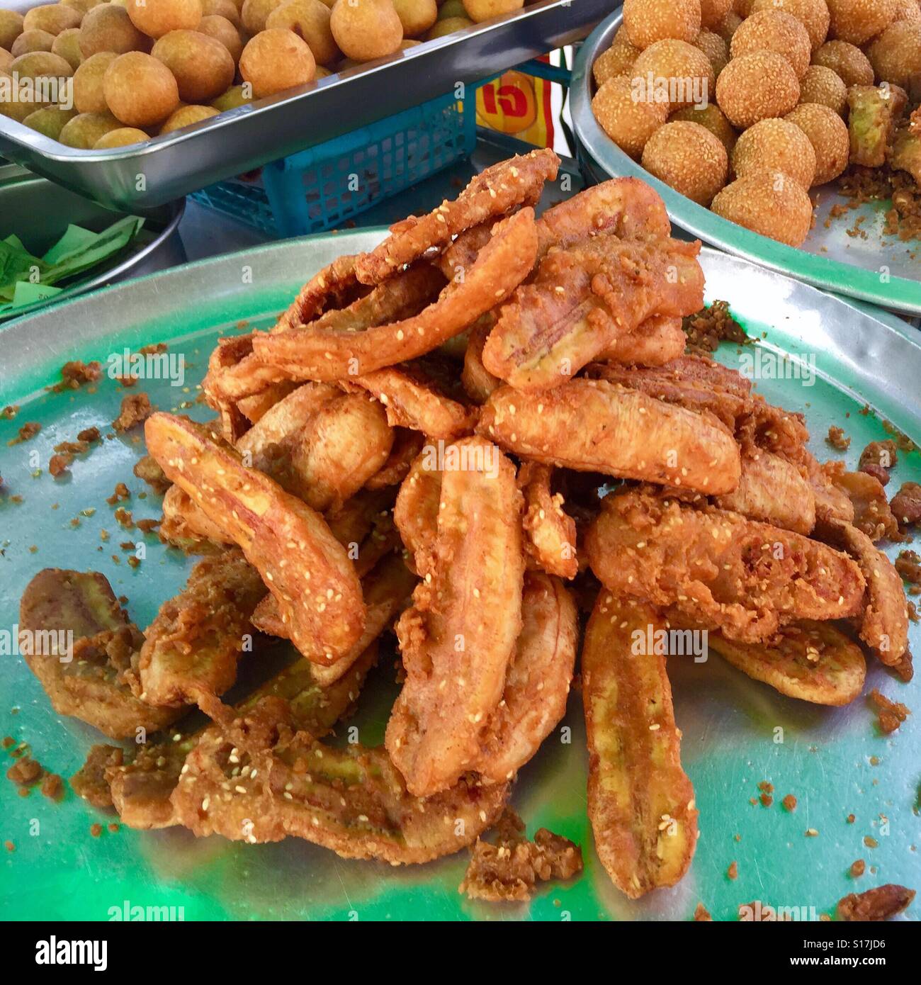 Thai Snacks - gebratenen Bananen Krapfen, Bangkok Stockfoto