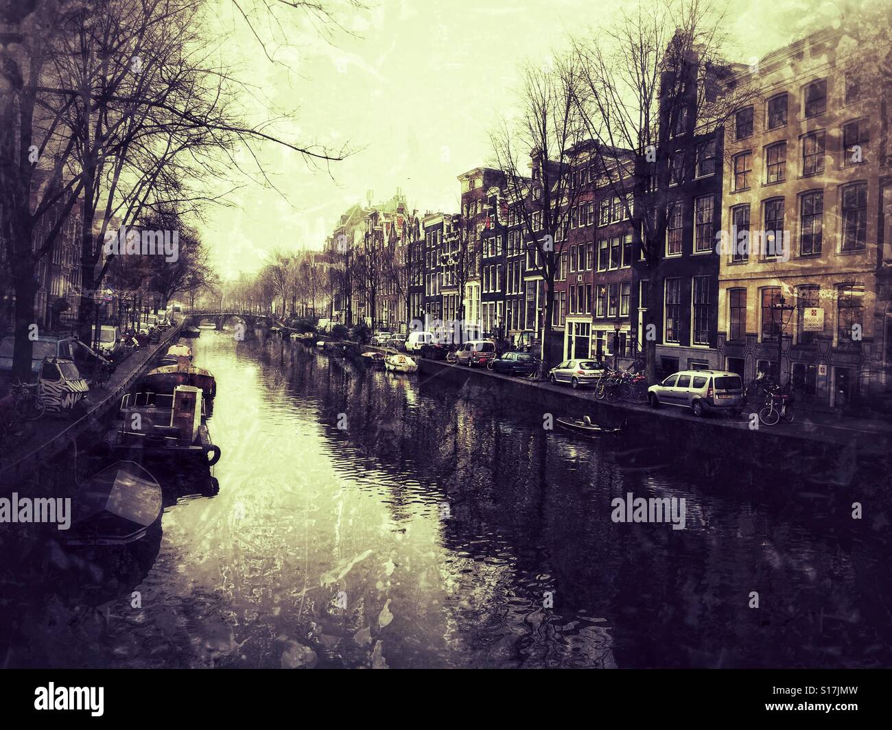 Kanäle von Amsterdam, Niederlande - Smartphone-aufgenommenes Stockfoto