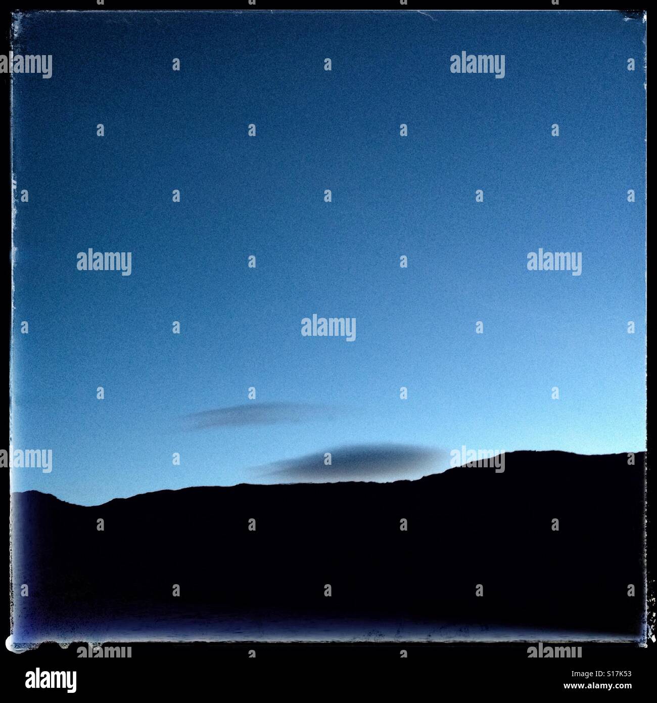 Horizont in der Morgendämmerung - Smartphone-aufgenommenes Stockfoto