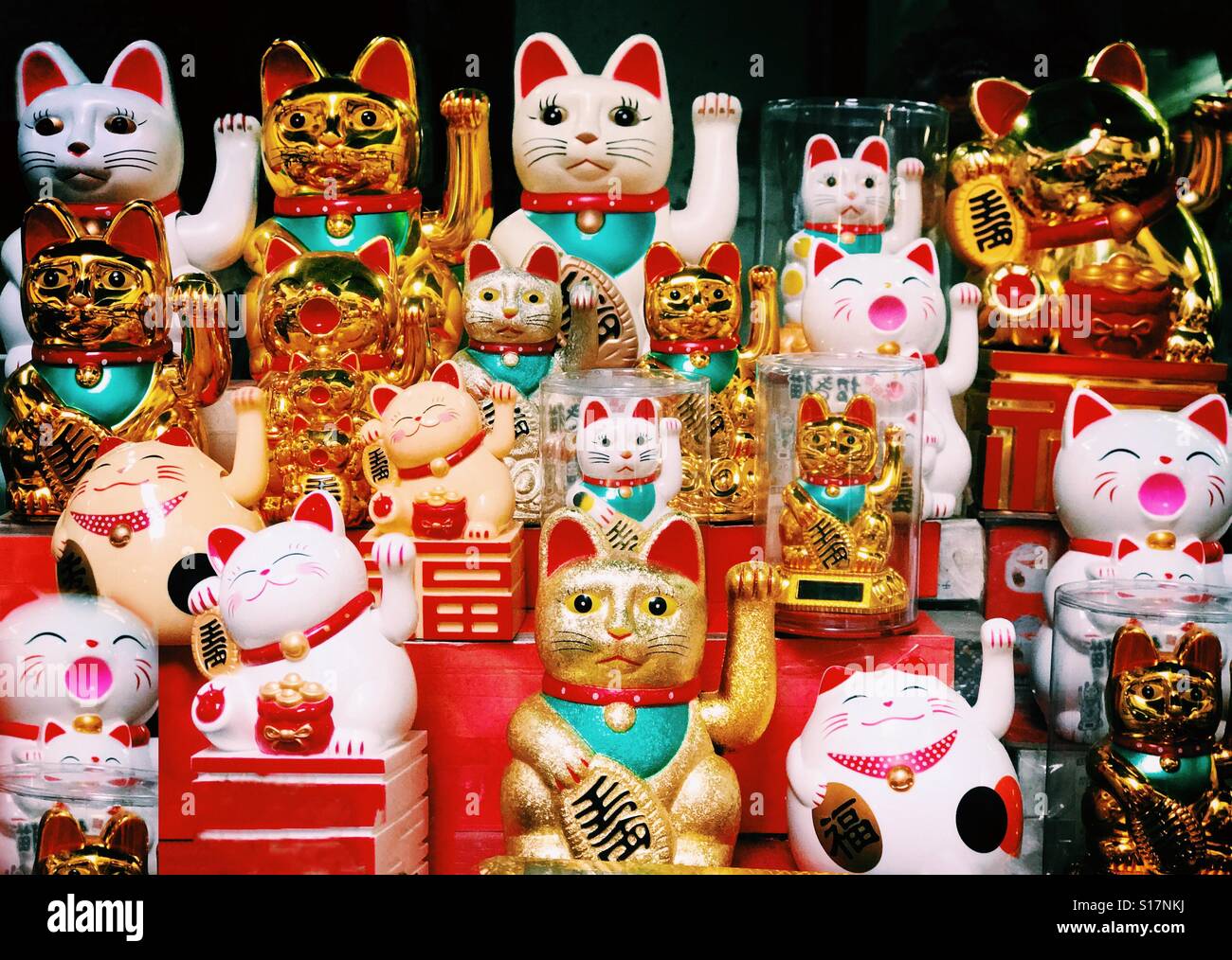 Maneki-Neko display Stockfoto