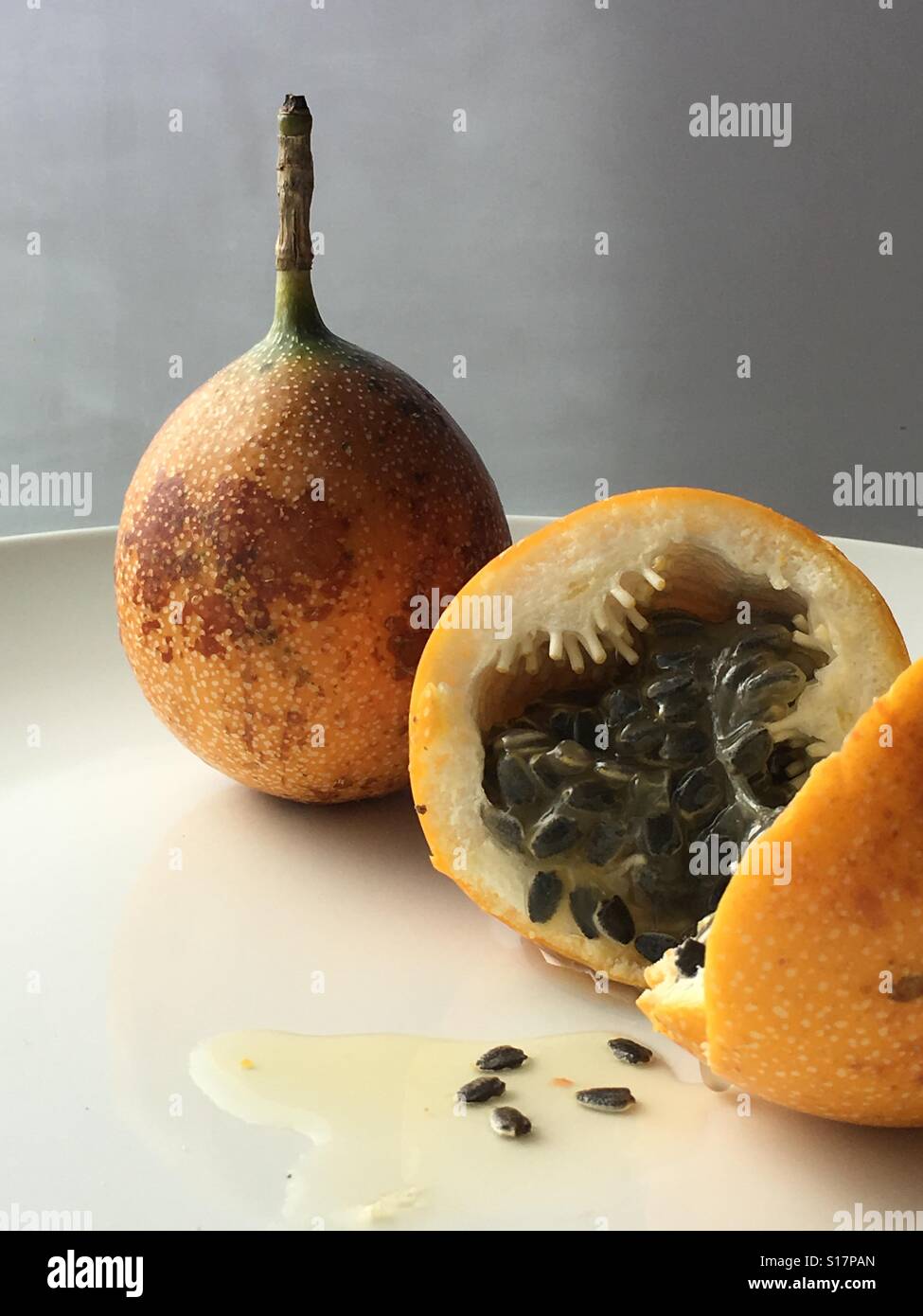 Passionsfrucht/Maracuja Stockfoto