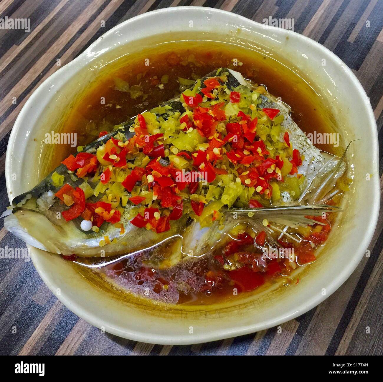 Sichuan würzig gedünstetem Fischkopf, Shanghai, China Stockfoto