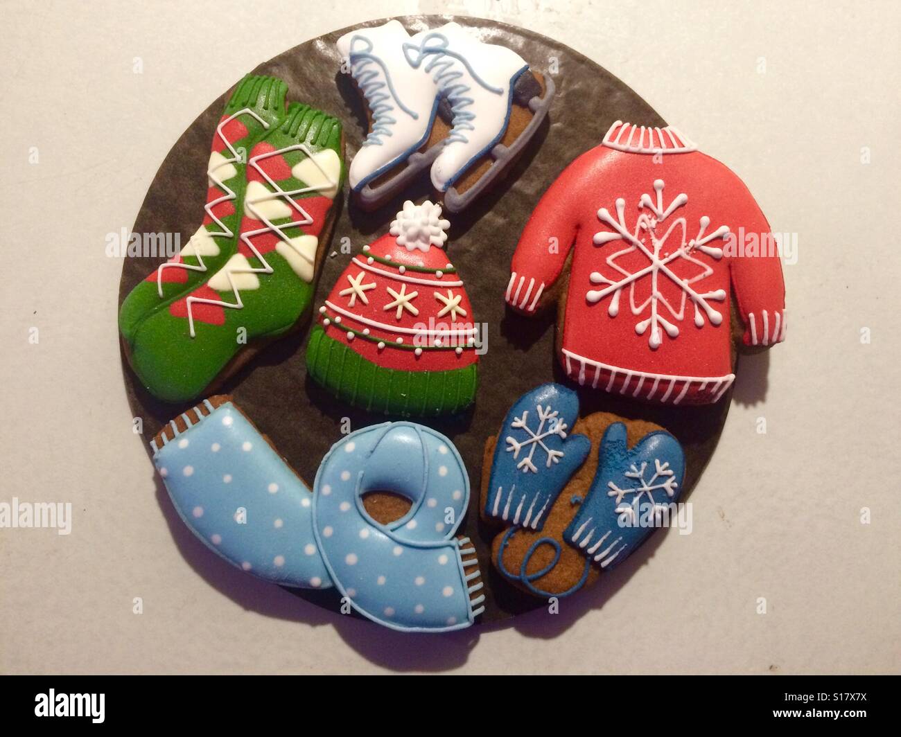 Geeiste Winter Kekse von Fortnum & Mason london - Smartphone-aufgenommenes Stockfoto Geeiste Winter Kekse von Fortnum & Mason london - Smartphone-aufgenommenes Stockfoto