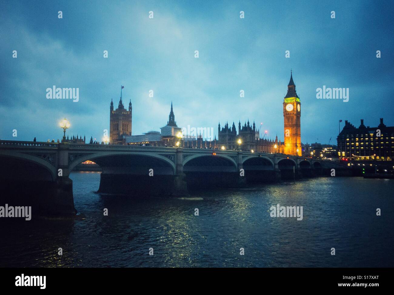 Houses of Parliament und Big Ben, Westminster Bridge und der Themse Stockfoto